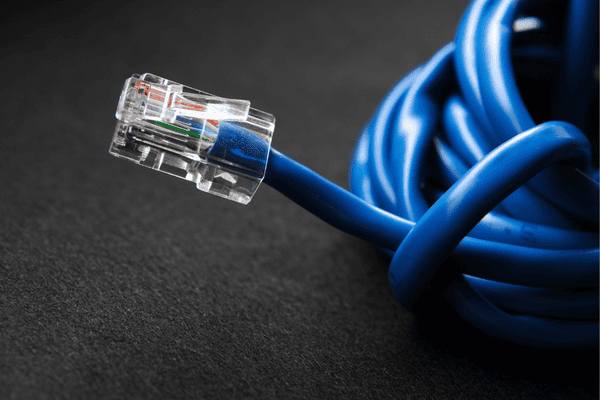 Diagrama visual que muestra la diferencia entre LAN y VLAN