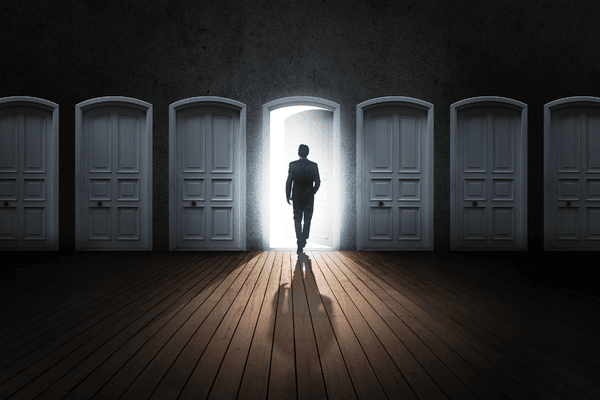 Tutora guiando al alumno en el curso SAP 2025 online